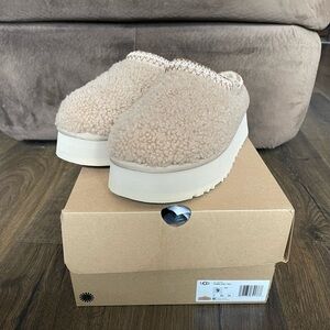 UGG Women's Cream Platform Slippers